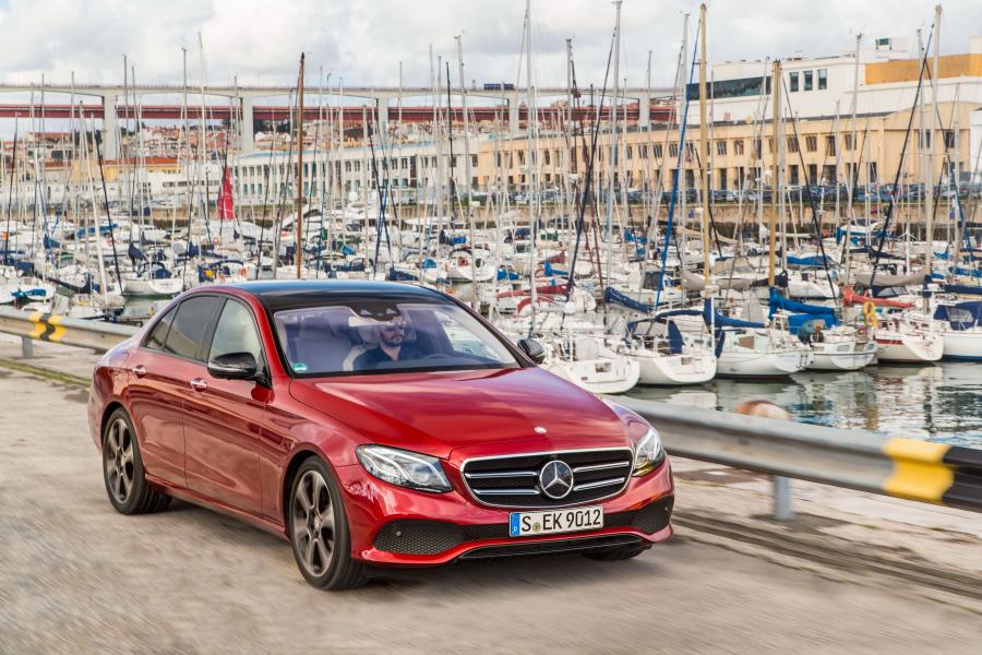  Mercedes-Benz E300 Avantgarde Line 2016 года  (фото 2 из 26)